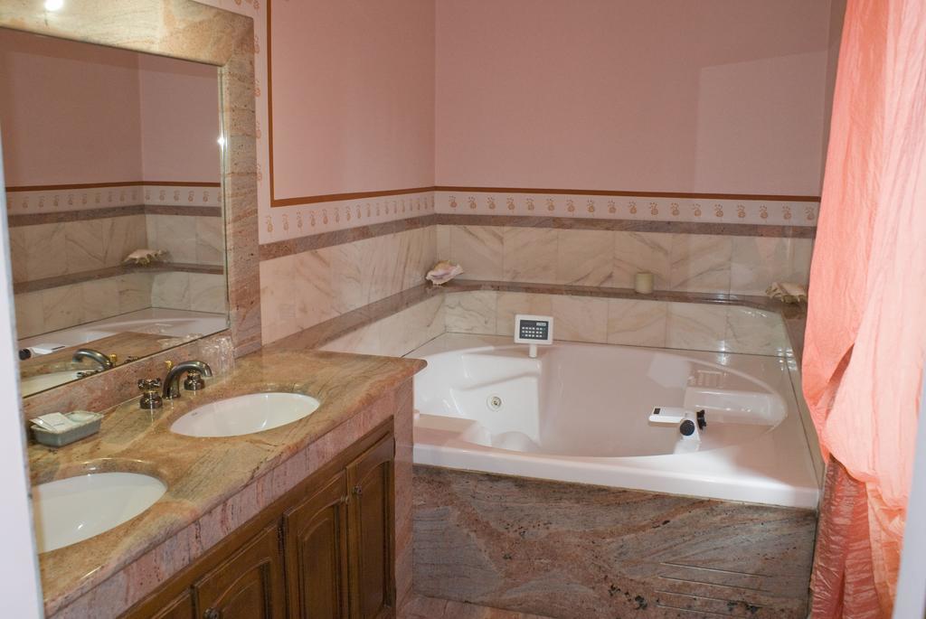Torre Dei Frati Bed & Breakfast Fossano Quarto foto